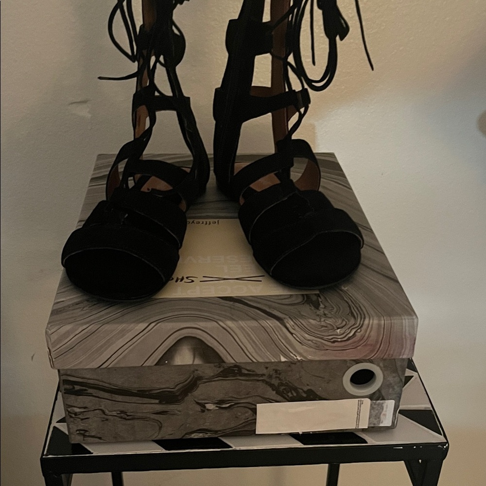Jeffrey Campbell Black Strappy flat sandals! Fun boho look. Size 7.5